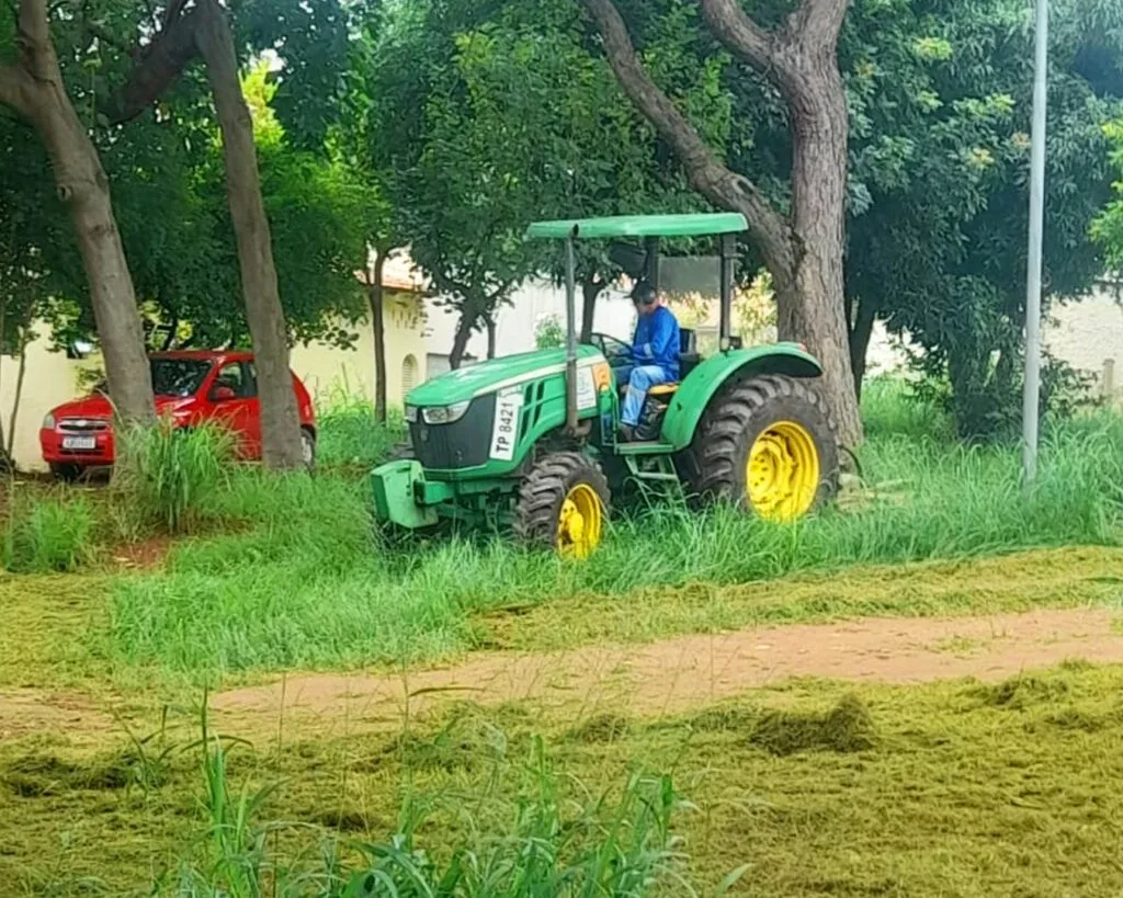 Comurg poda mais de 189 mil m² de gramado em um único dia