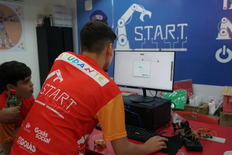 Curso gratuito de introdução à robótica abre mais de 900 em Goiás