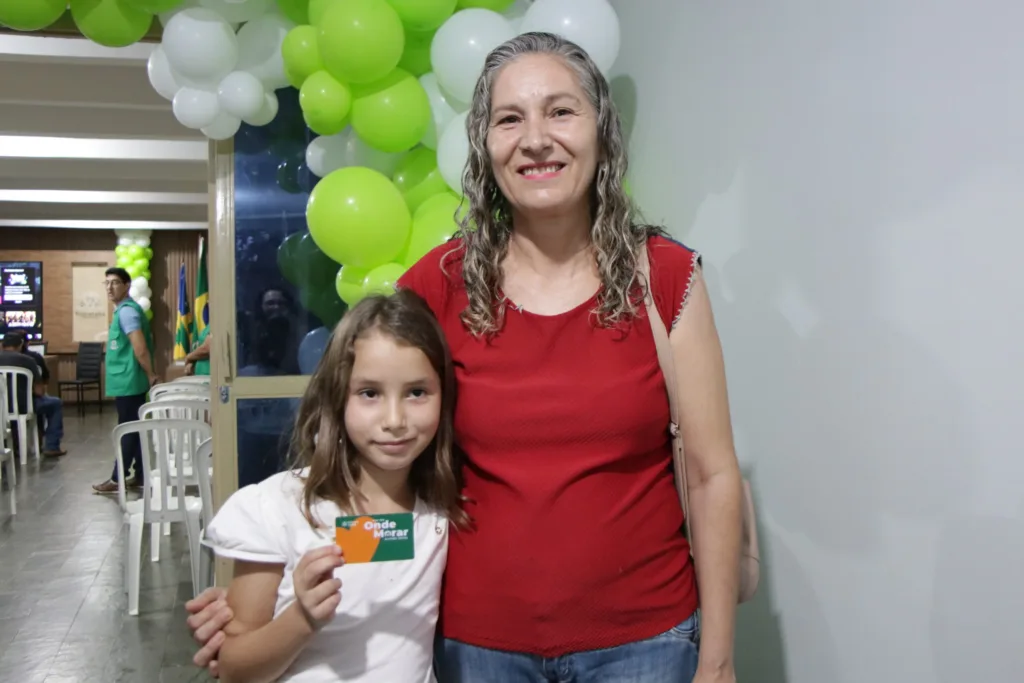 Famílias de Crixás e Novo Planalto recebem cartões do Aluguel Social