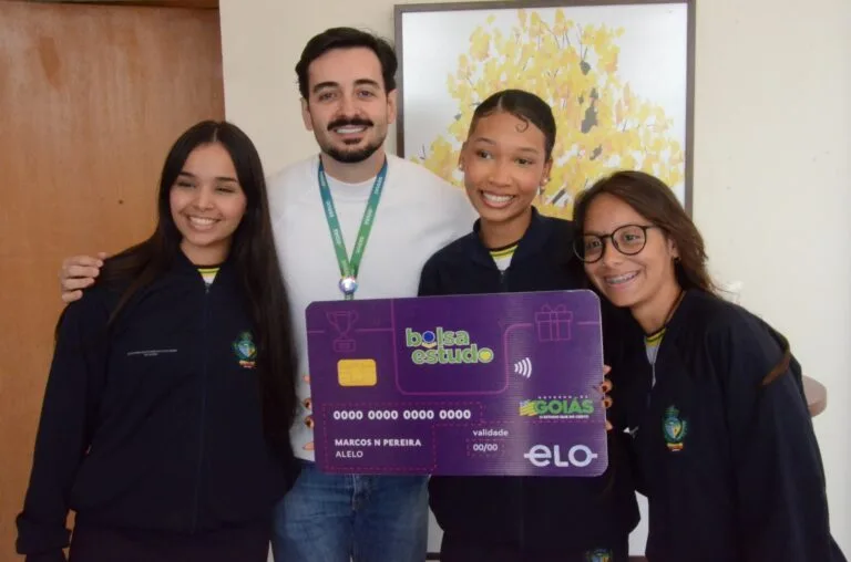 Entrega do novo cartão do Bolsa Estudo