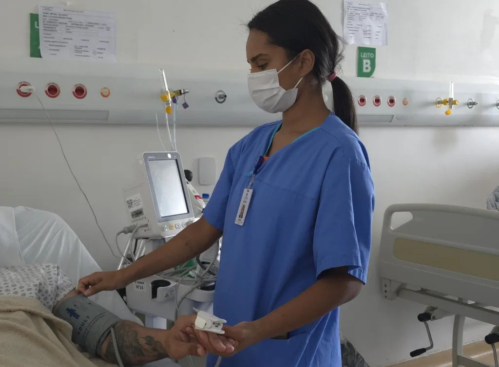 Hugo reduz pela metade pacientes crônicos internados