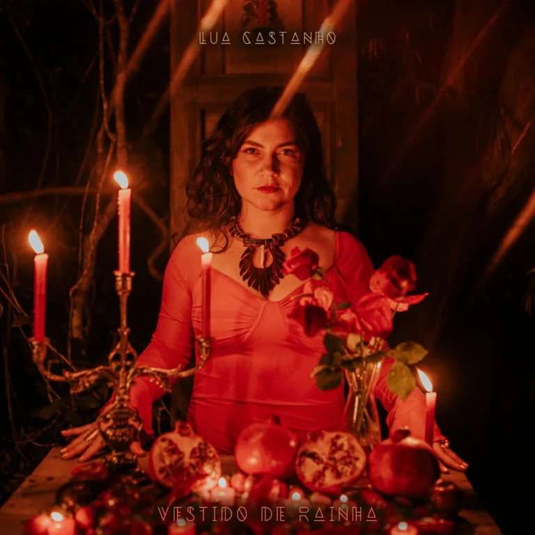 Capa do album de Lua Castanho