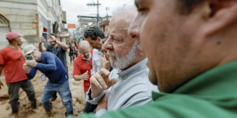 Perdas materiais serão recuperadas, diz Lula em visita a Minas Gerais
