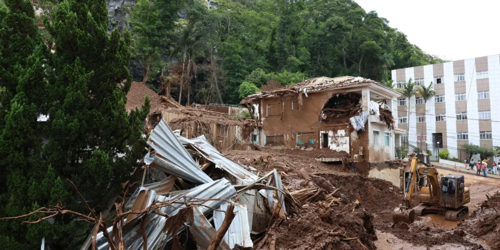 Lula deve sobrevoar áreas afetadas pelas chuvas em MG neste sábado 