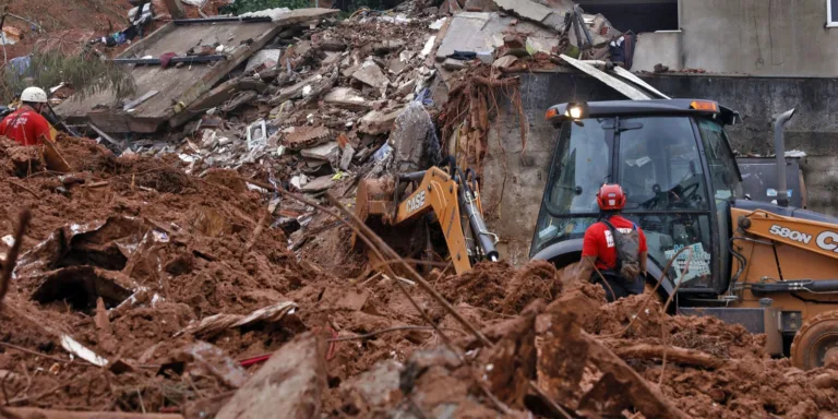 Número de mortos com as chuvas chega a 30 em Minas Gerais