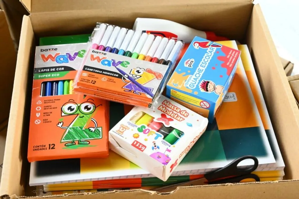 Mabel inicia entrega de material escolar na rede municipal de Educação