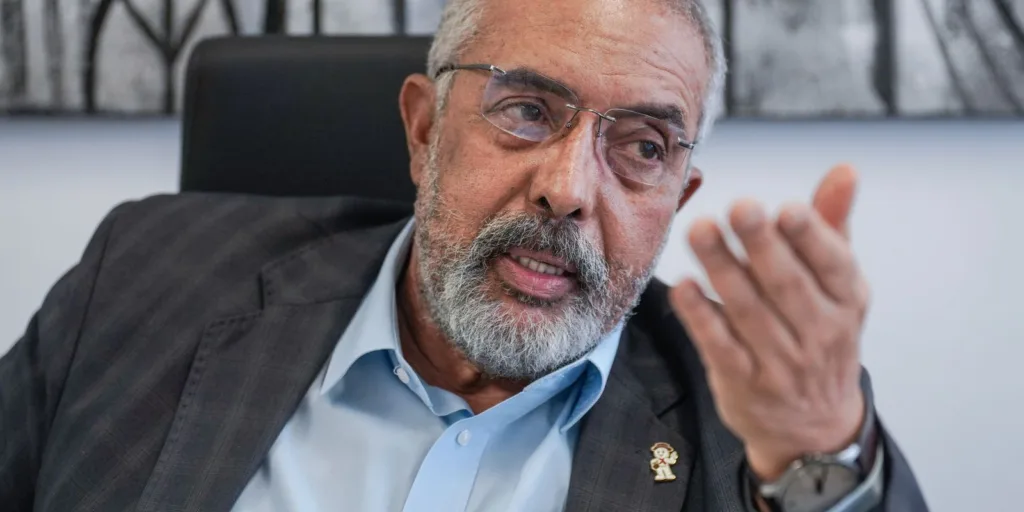 Não há mais razão para manter escala 6x1 e jornada de 44h, diz senador