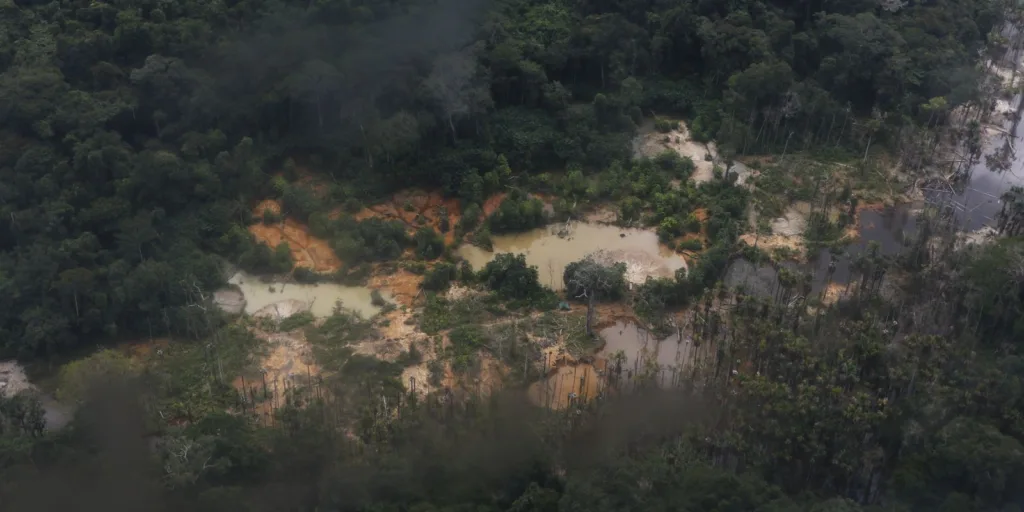 Congresso tem 2 anos para autorizar indígenas explorar mineração legal