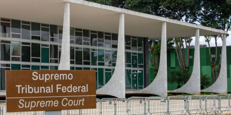 Senador vai à PGR e pede afastamento de Toffoli do caso Master