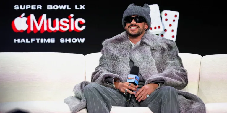 Final do futebol americano vira festa multicultural pró-imigrantes