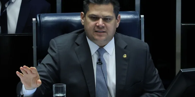Alcolumbre mantém sessão da CPMI do INSS que quebrou sigilo de Lulinha