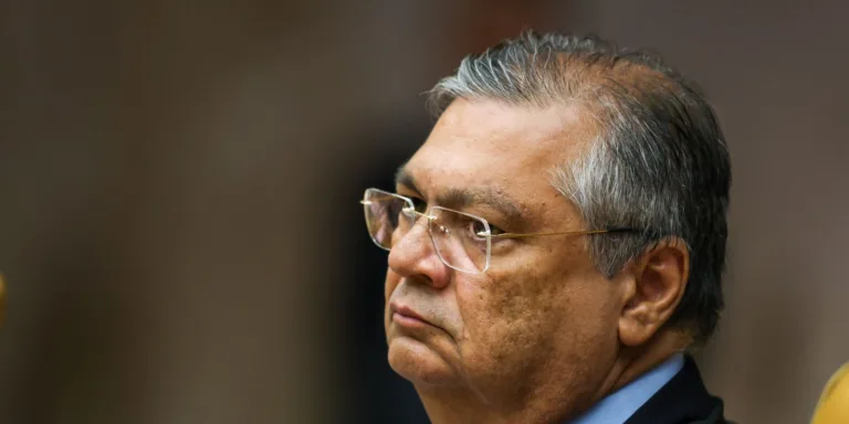 Dino suspende decisão da CPMI do INSS que quebrou sigilos de Lulinha