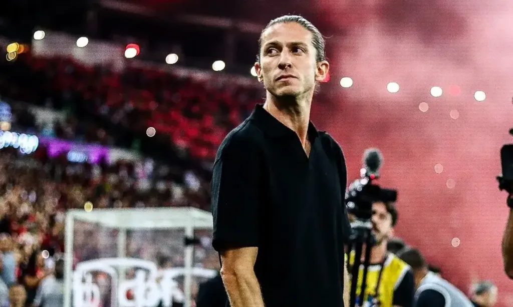 Filipe Luís é demitido do Flamengo após goleada, apesar de títulos e apoio do elenco