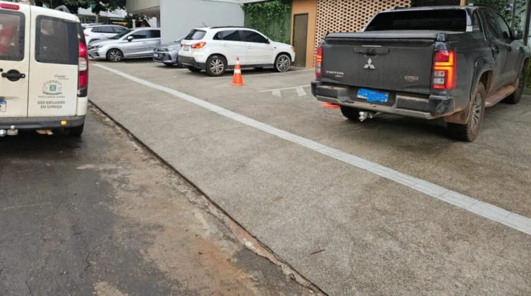 Prefeitura de Goiânia orienta sobre regras de estacionamento em áreas privadas e limites de rebaixamento de calçadas
