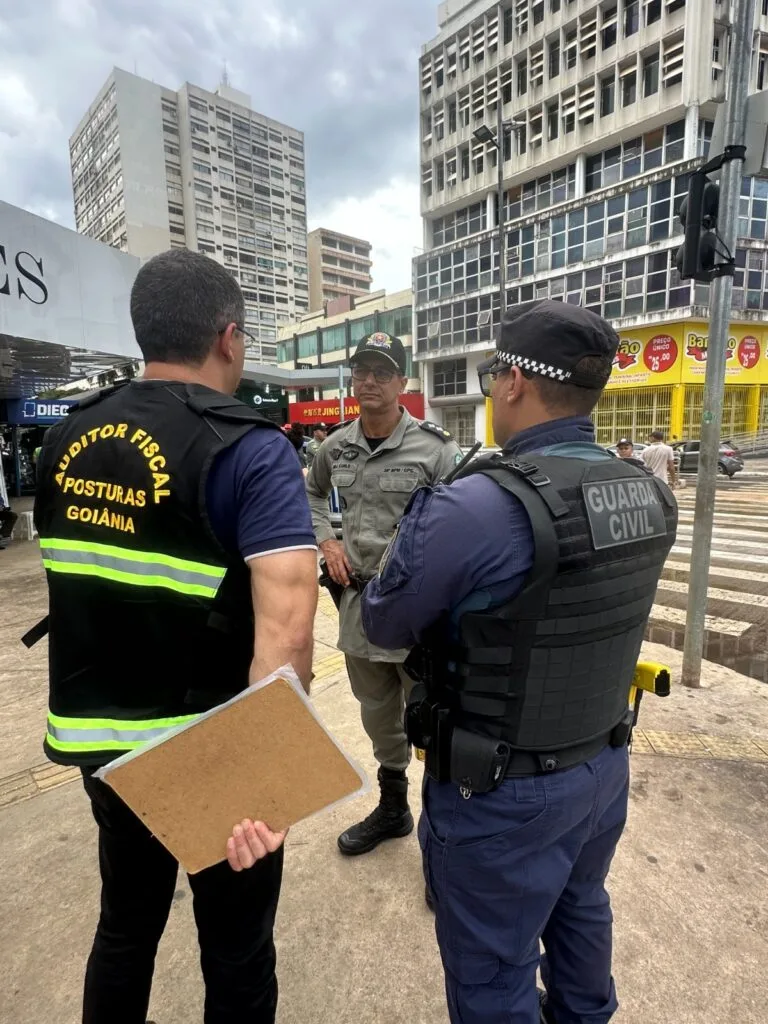 Prefeitura de Goiânia realiza operação de reordenamento urbano na região Central