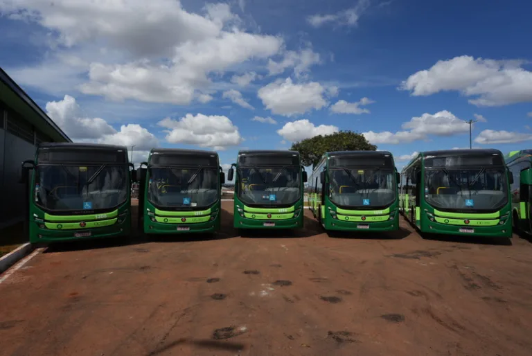 Goiânia recebe 5 ônibus elétricos articulados da BYD