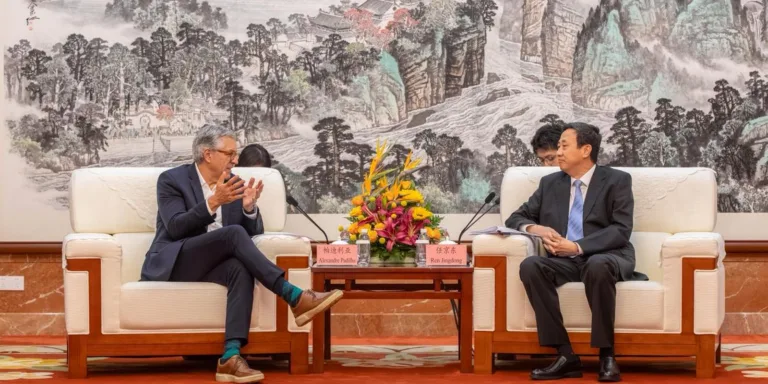 Saúde busca na China alianças para impulsionar serviços de IA no SUS