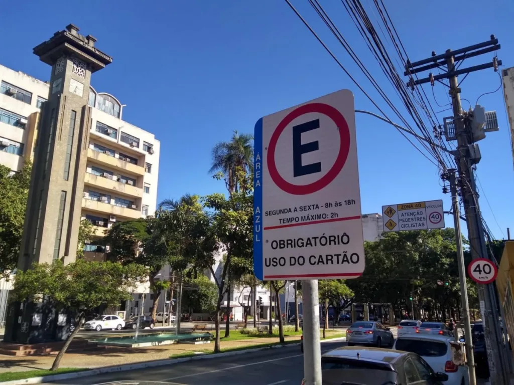 Projeto quer proibir cobrança em estacionamentos da Área Azul em Goiânia