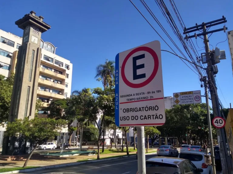 Projeto quer proibir cobrança em estacionamentos da Área Azul em Goiânia