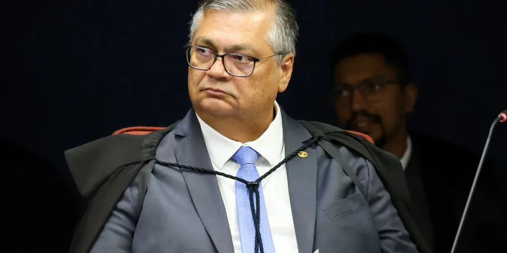 Dino proíbe saques em espécie de emendas parlamentares