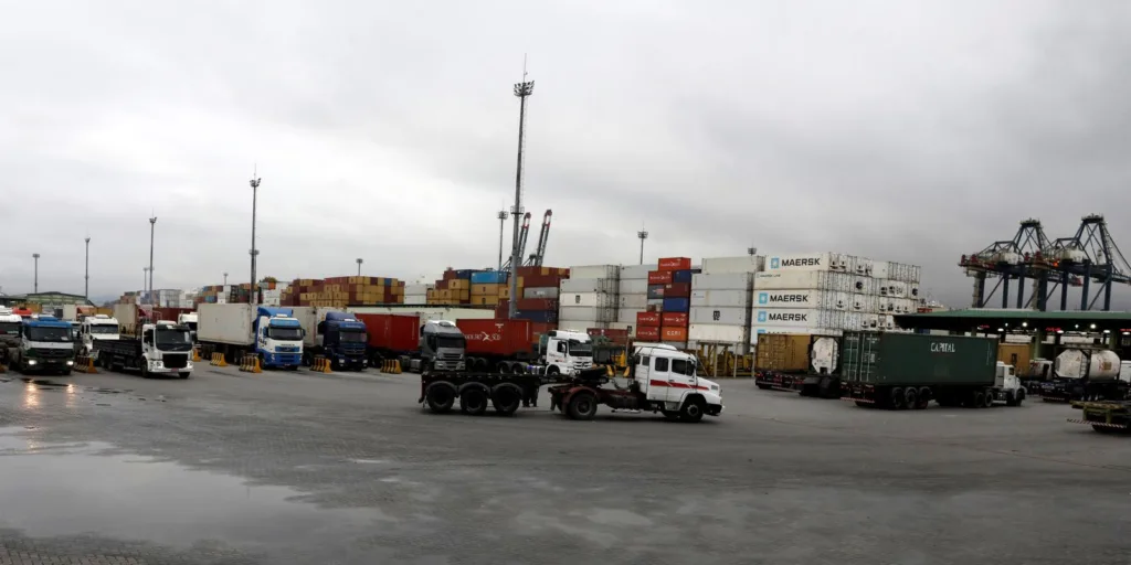 Tarifaço americano teve efeito “pontual” na economia, diz IBGE