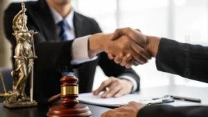 Castro & Silveira recebe currículos para vaga de advogado(a) no departamento comercial