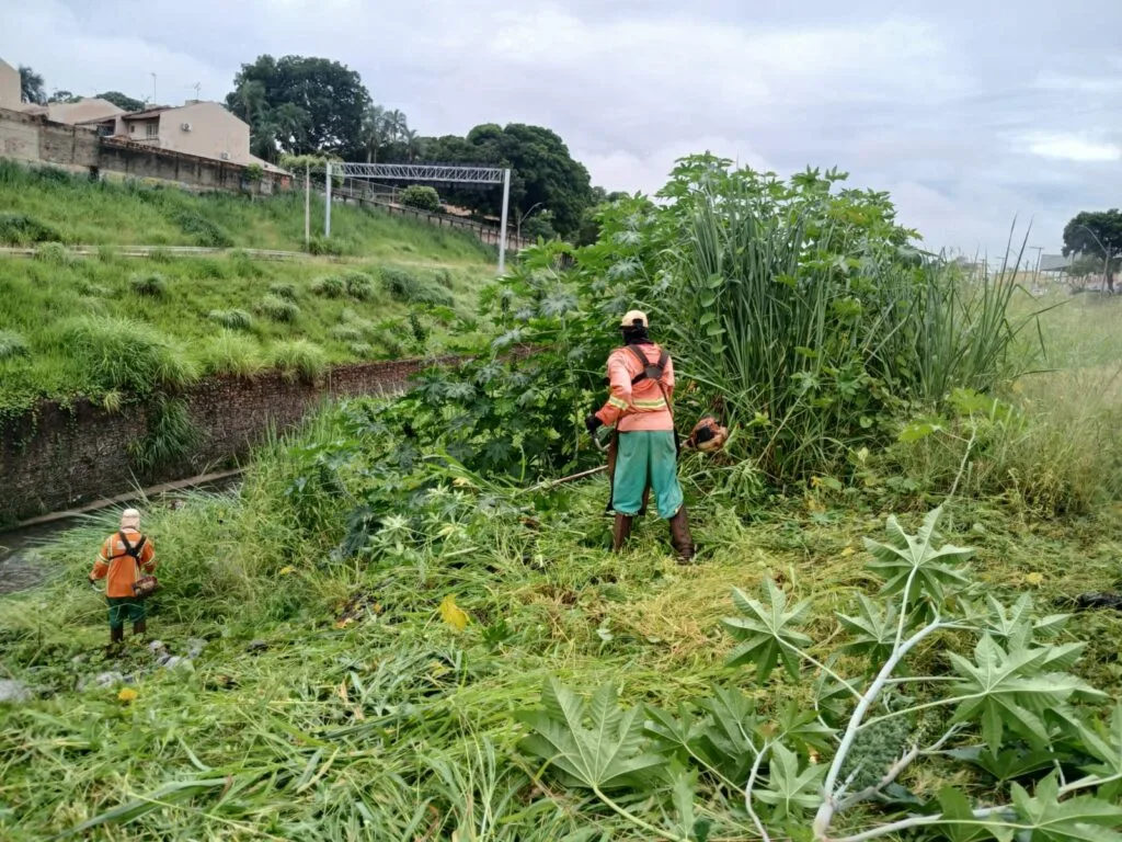 Prefeitura de Goiânia mantém limpeza preventiva em córregos da capital