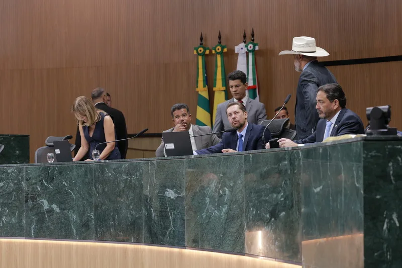 Plenário derruba veto ao plano de carreira dos servidores da Casa