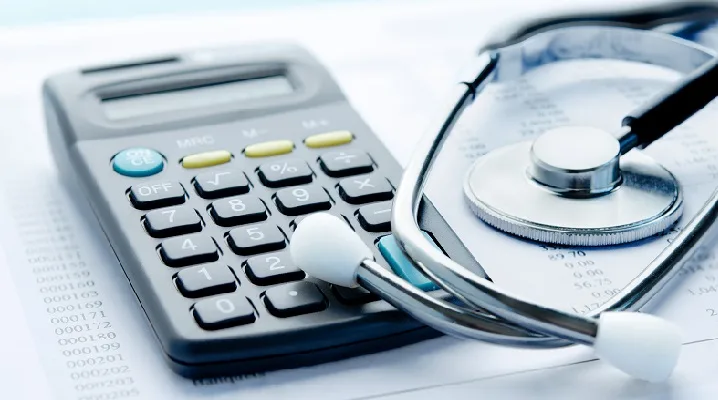 Juiz reconhece direito a isenção de IR a aposentada com câncer e determina restituição em Goiânia