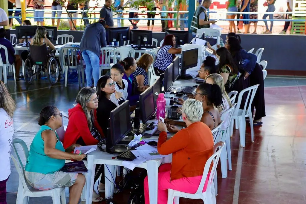 Famílias participam de Mutirão da Prefeitura de Goiânia que facilita cadastramento para moradias a custo zero