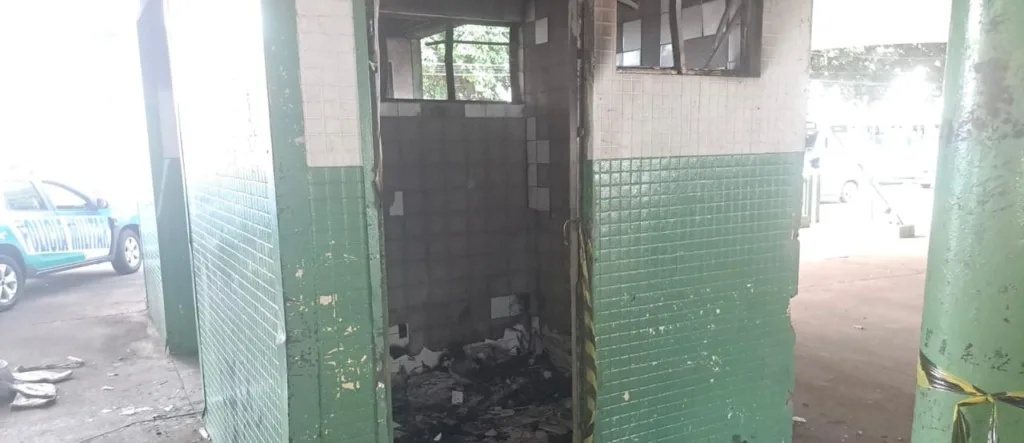 Prefeitura de Goiânia demole estruturas abandonadas utilizadas como “mocós” na Avenida Paranaíba