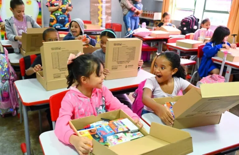 Mabel anuncia pagamento do piso nacional do magistério para professores