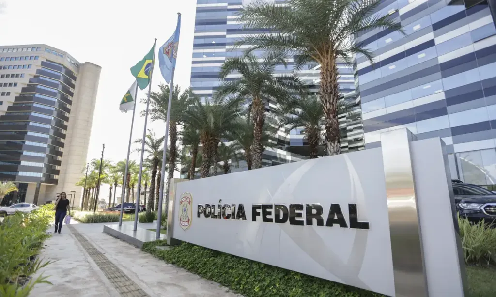 Governo autoriza nomeação de mil aprovados para concurso da Polícia Federal realizado em 2021