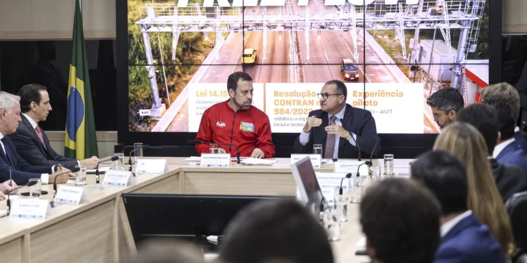 Governo suspende 3,5 milhões de multas por não pagar pedágio