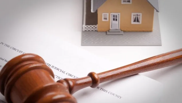 Juiz suspende contrato de imóvel após pedido de rescisão e impede negativação da compradora