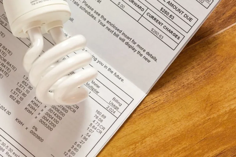 Justiça determina restabelecimento de energia após corte por cobrança considerada excessiva