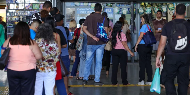 Mega-Sena acumula e prêmio principal vai para R$ 7,5 milhões
