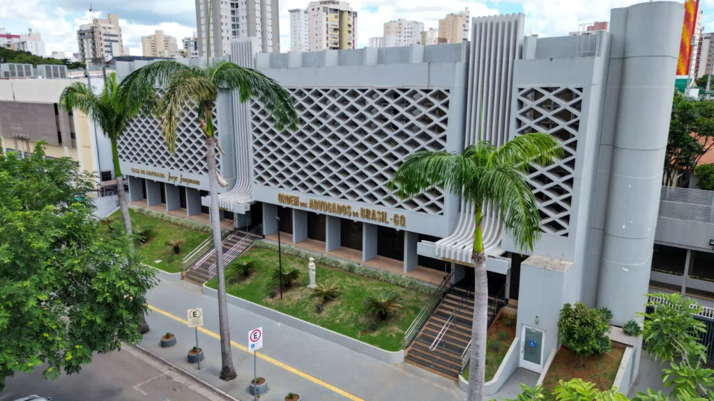 Após atuação da OAB-GO, Polícia Civil transfere delegado que invadiu escritório e prendeu advogada em Cocalzinho de Goiás