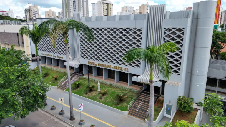 Após atuação da OAB-GO, Polícia Civil transfere delegado que invadiu escritório e prendeu advogada em Cocalzinho de Goiás