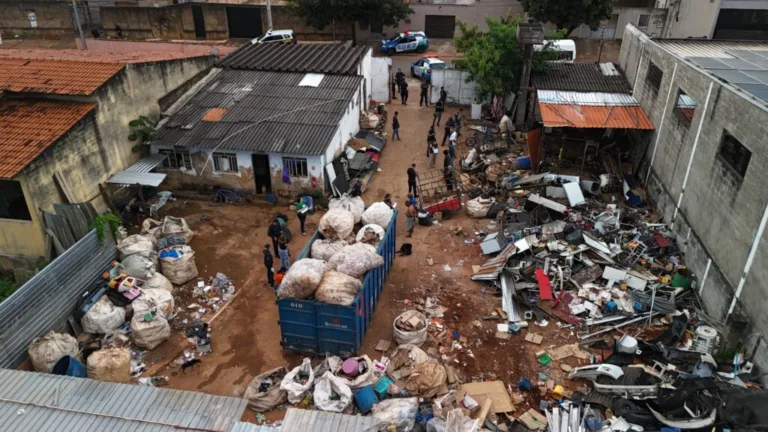 Prefeitura de Goiânia e Polícia Militar realizam operação integrada em recicladoras