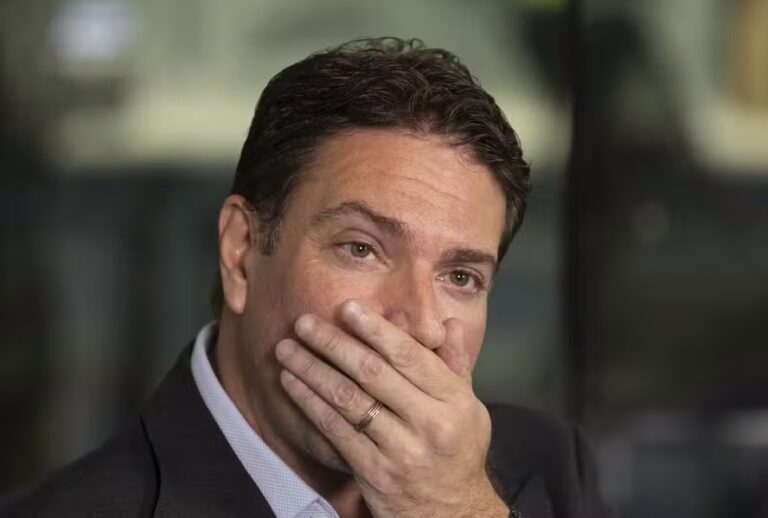 Prisão ocorreu após inclusão do nome na lista da Interpol e envio de documentação ao governo norte-americano