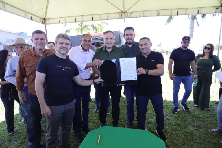 Mabel assina ordens de serviço para recapeamento em bairros da Região Oeste