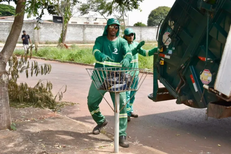 Consórcio Limpa Gyn orienta população sobre descarte correto do lixo em dias chuvosos