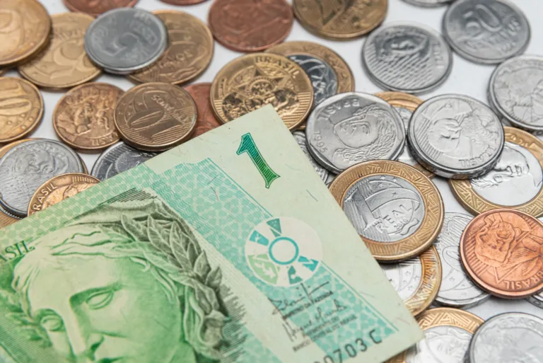 Governo deve revisar anualmente valor do mínimo existencial em negociações de superendividamento