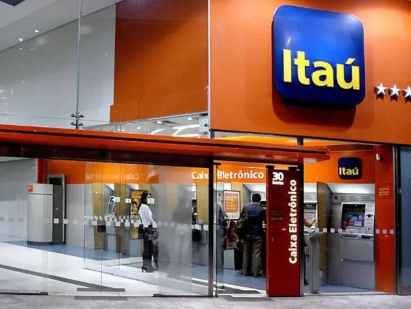 Itaú terá de restituir e indenizar por descontar integralmente salário para quitar dívida