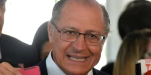 É factoide do clã Bolsonaro para desviar do caso Master, diz Alckmin