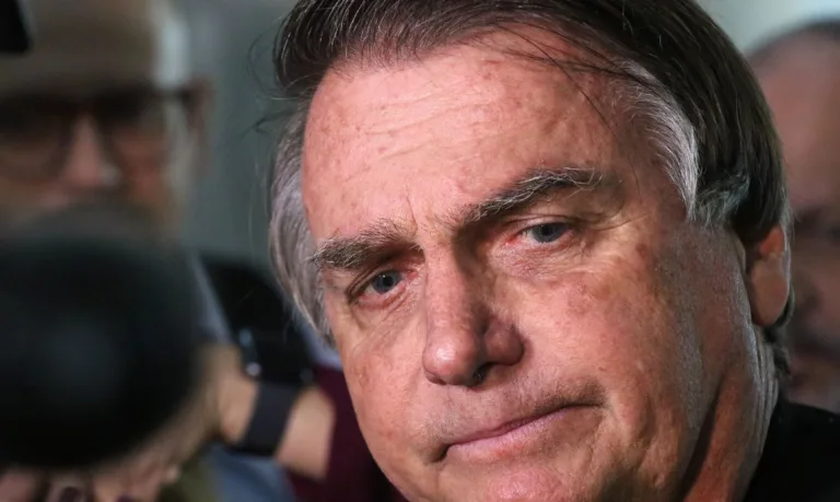 Defesa de Bolsonaro entra com revisão criminal no Supremo para anular condenação