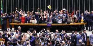 Saiba como votaram os deputados na PEC que acaba com a escala 6x1
