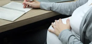 Comissão da Câmara aprova PL que prevê suspensão de estágio por 120 dias para gestantes