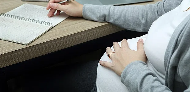 Comissão da Câmara aprova PL que prevê suspensão de estágio por 120 dias para gestantes